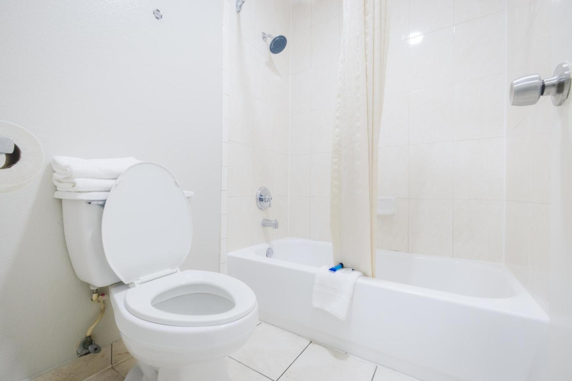Wharton Scottish Inn & Suites מראה חיצוני תמונה