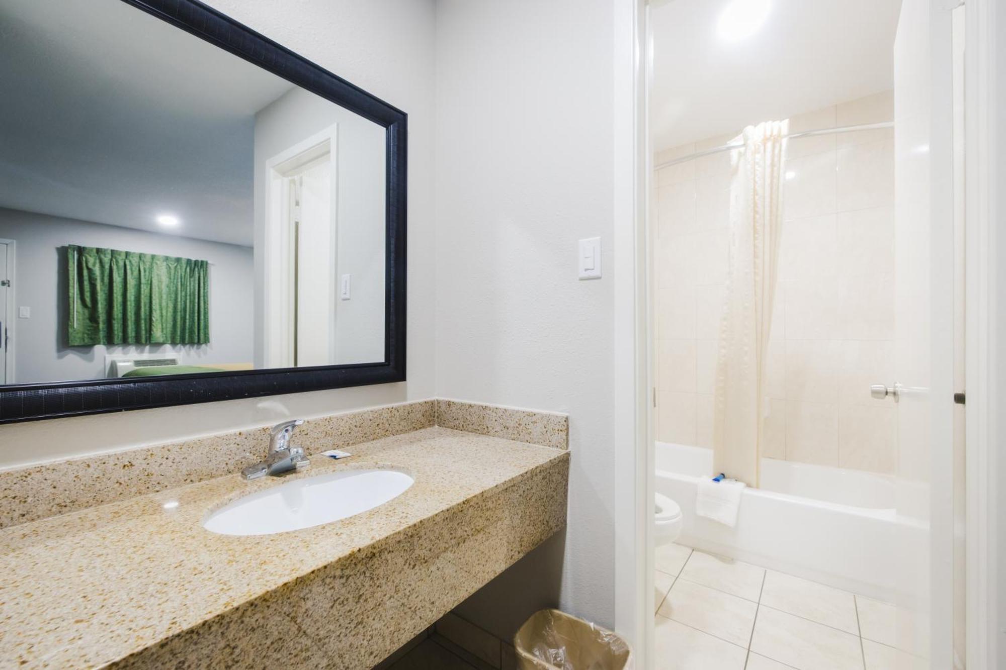 Wharton Scottish Inn & Suites מראה חיצוני תמונה