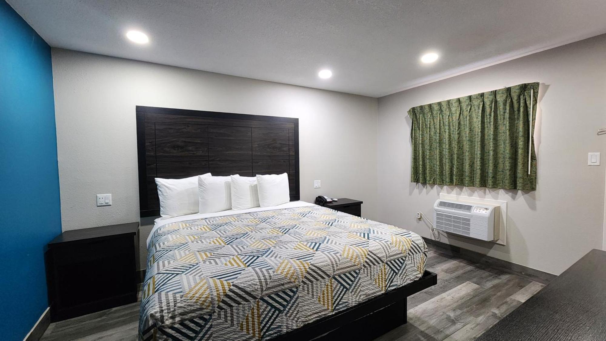 Wharton Scottish Inn & Suites מראה חיצוני תמונה