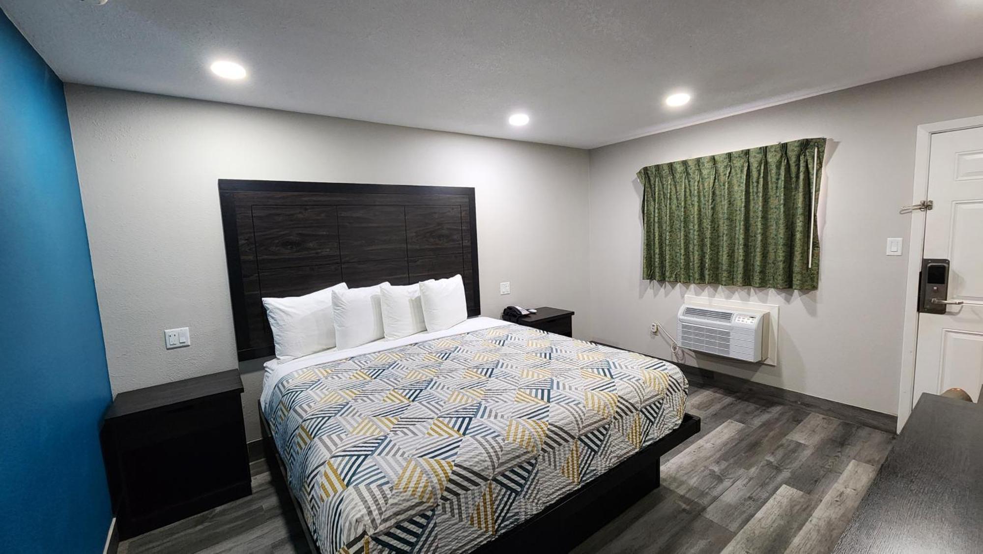Wharton Scottish Inn & Suites מראה חיצוני תמונה